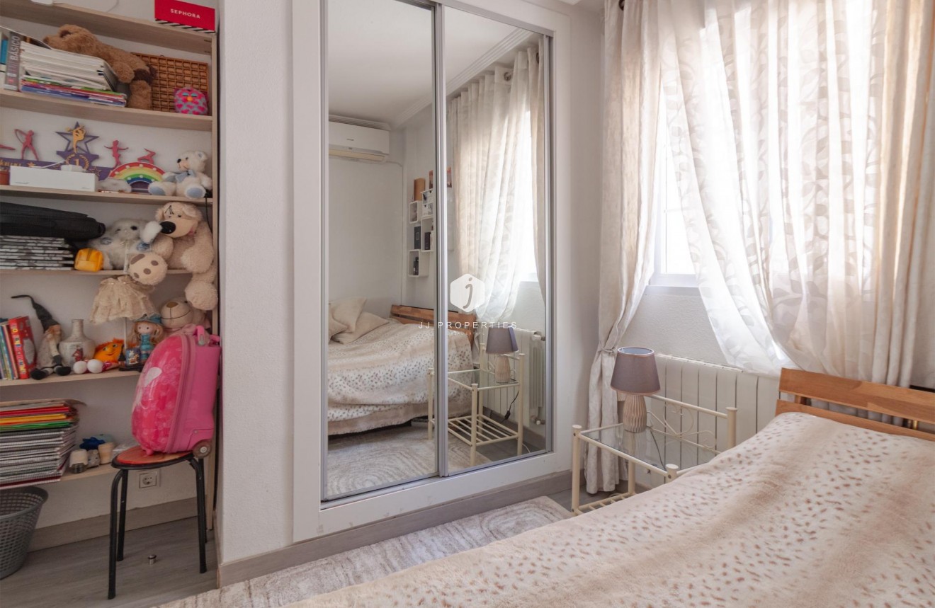 Resale - Villa -
Orihuela Costa - Los Almendros-la Florida