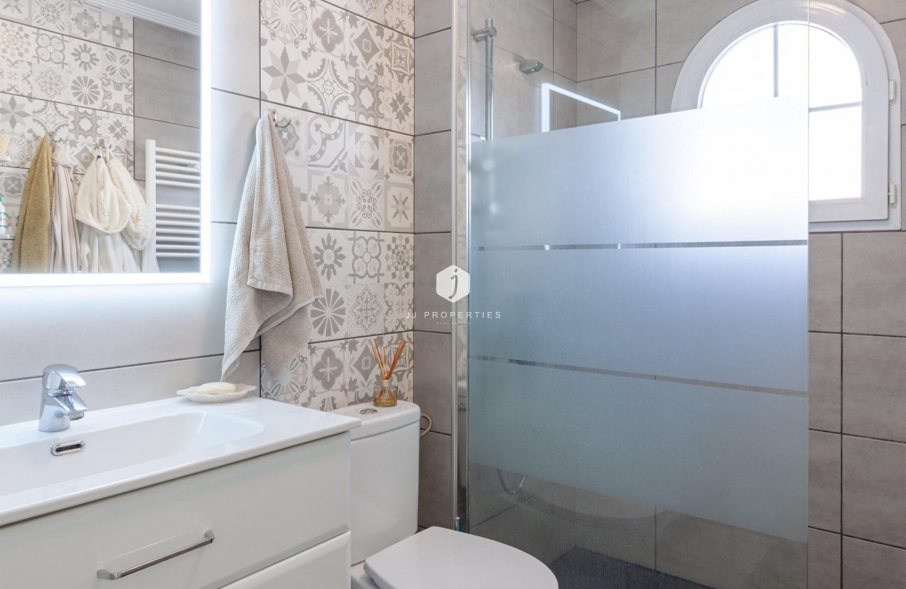 Resale - Villa -
Orihuela Costa - Los Almendros-la Florida