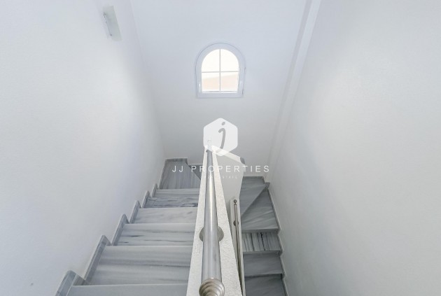 Resale - Villa -
Orihuela Costa - Los Almendros-la Florida