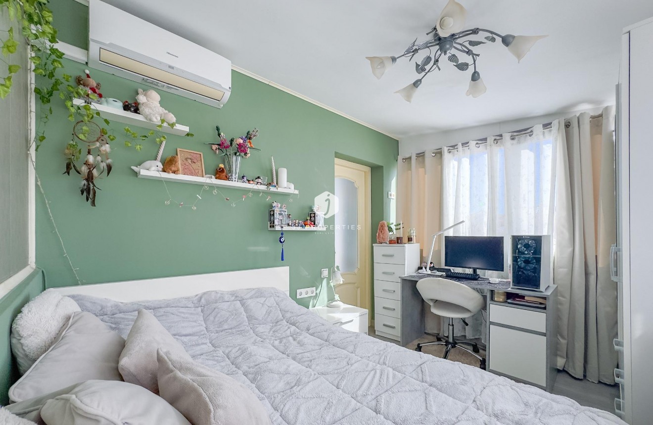 Resale - Villa -
Orihuela Costa - Los Almendros-la Florida