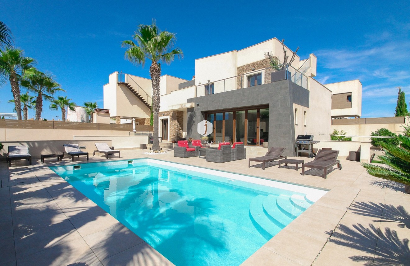 Resale - Villa -
Torrevieja - Costa Blanca