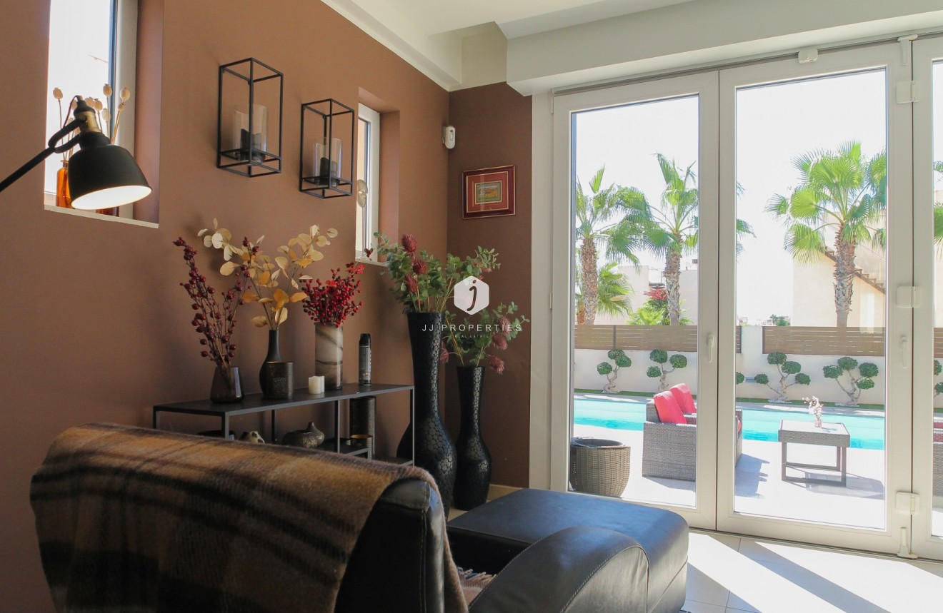 Resale - Villa -
Torrevieja - Costa Blanca