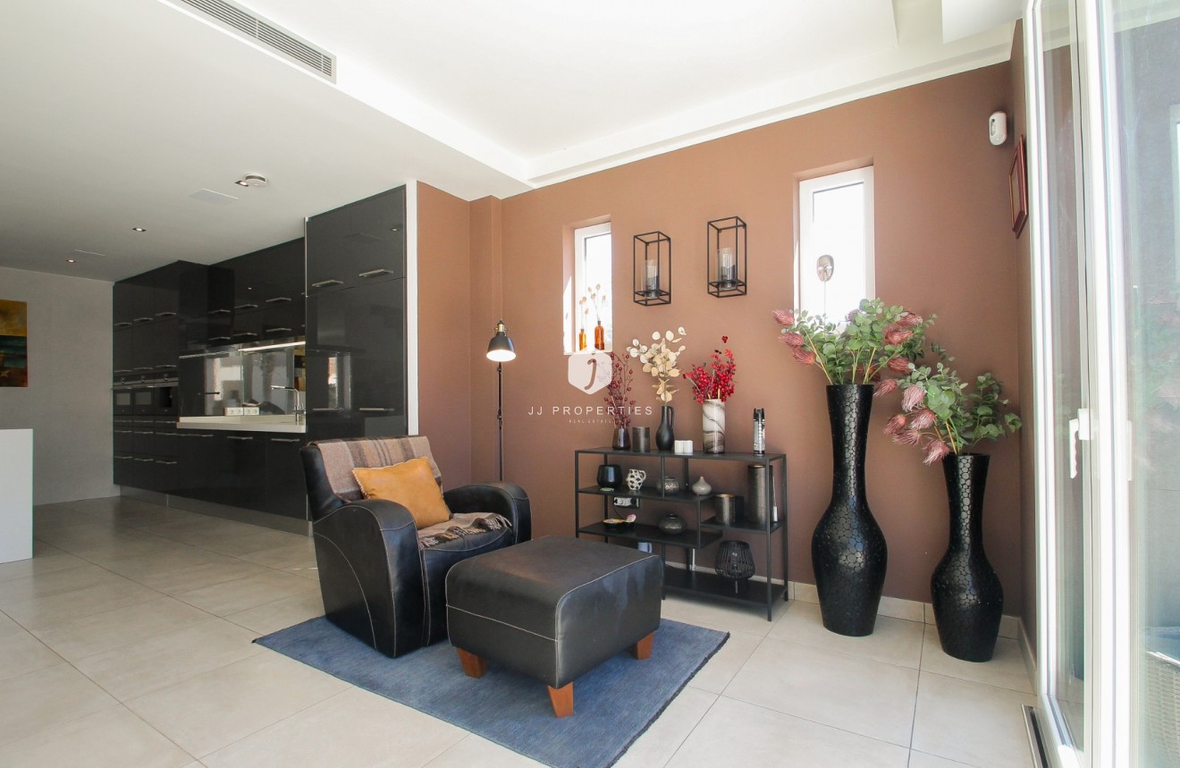 Resale - Villa -
Torrevieja - Costa Blanca