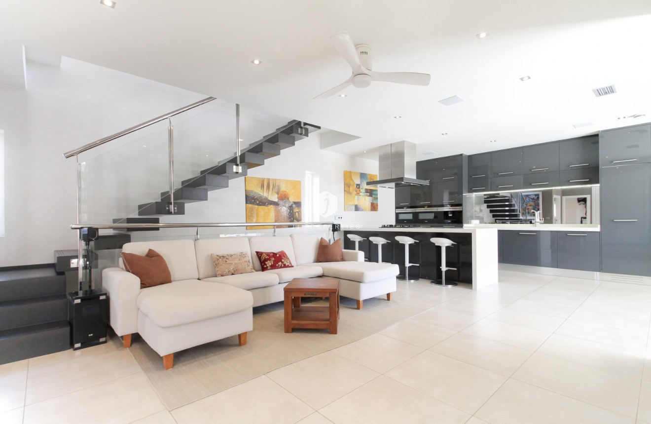 Resale - Villa -
Torrevieja - Costa Blanca