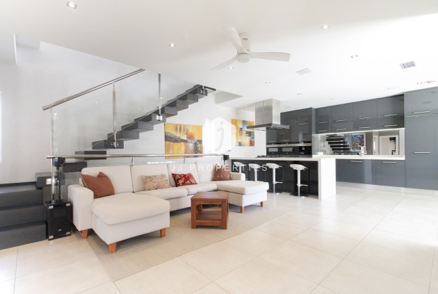 Resale - Villa -
Torrevieja - Costa Blanca