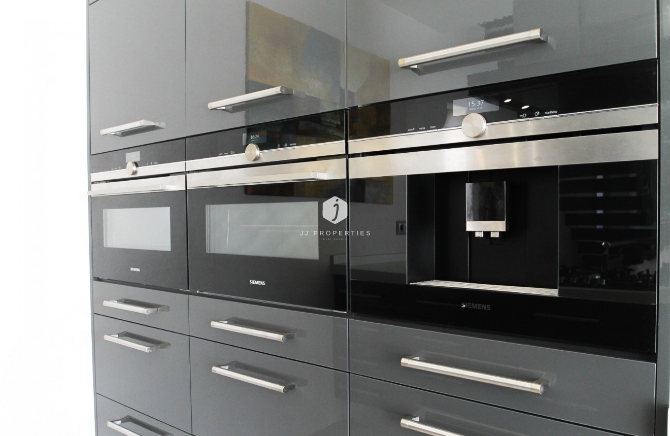 Resale - Villa -
Torrevieja - Costa Blanca