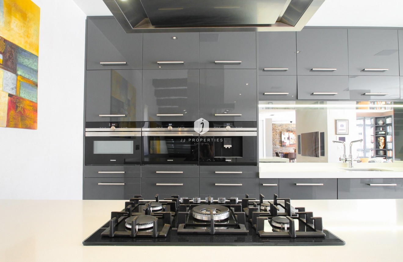 Resale - Villa -
Torrevieja - Costa Blanca