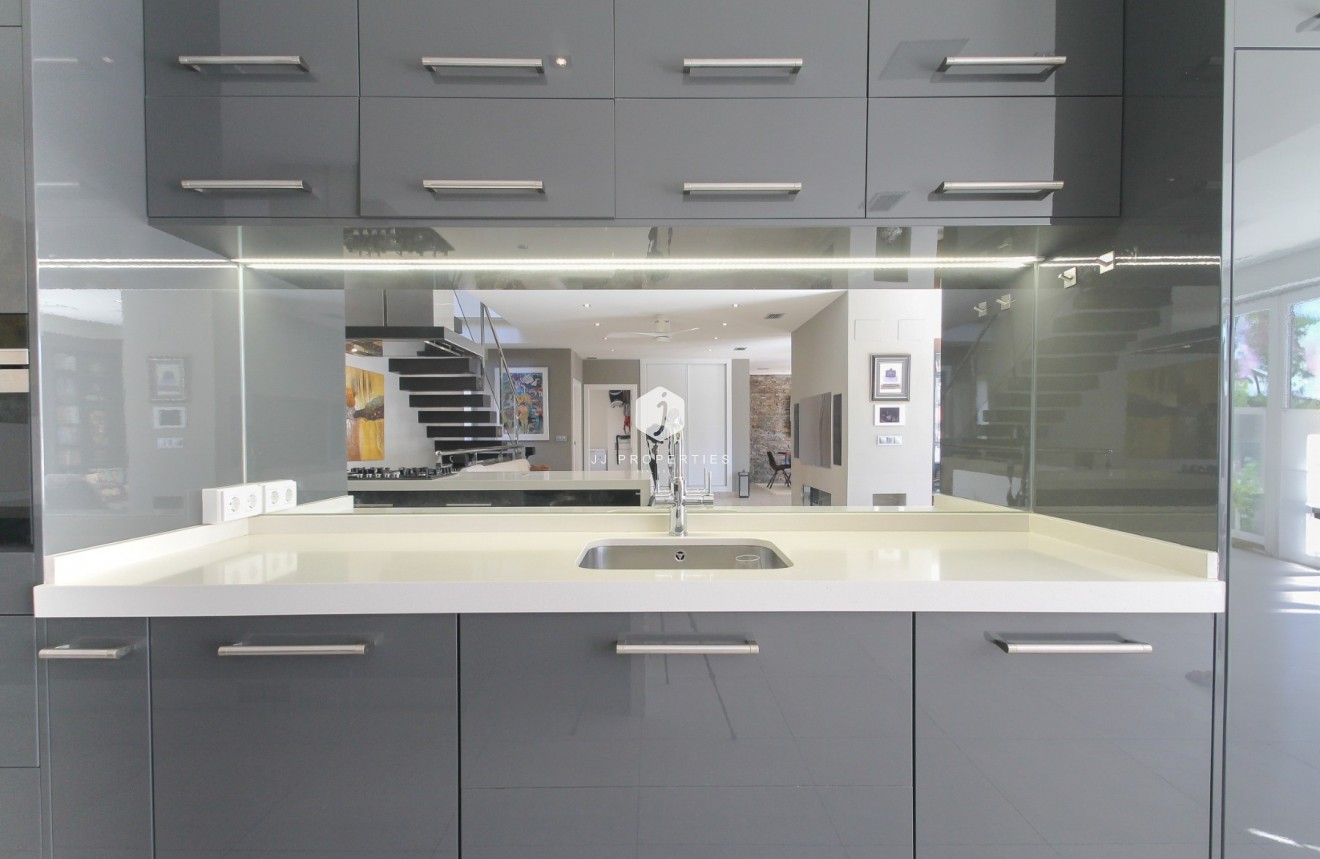 Resale - Villa -
Torrevieja - Costa Blanca