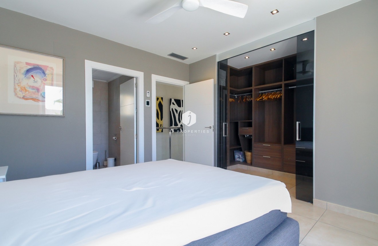 Resale - Villa -
Torrevieja - Costa Blanca