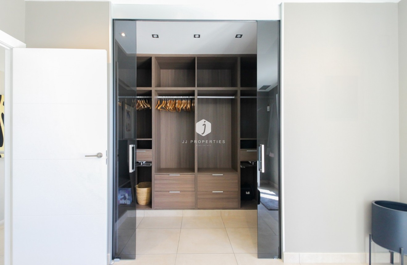 Resale - Villa -
Torrevieja - Costa Blanca