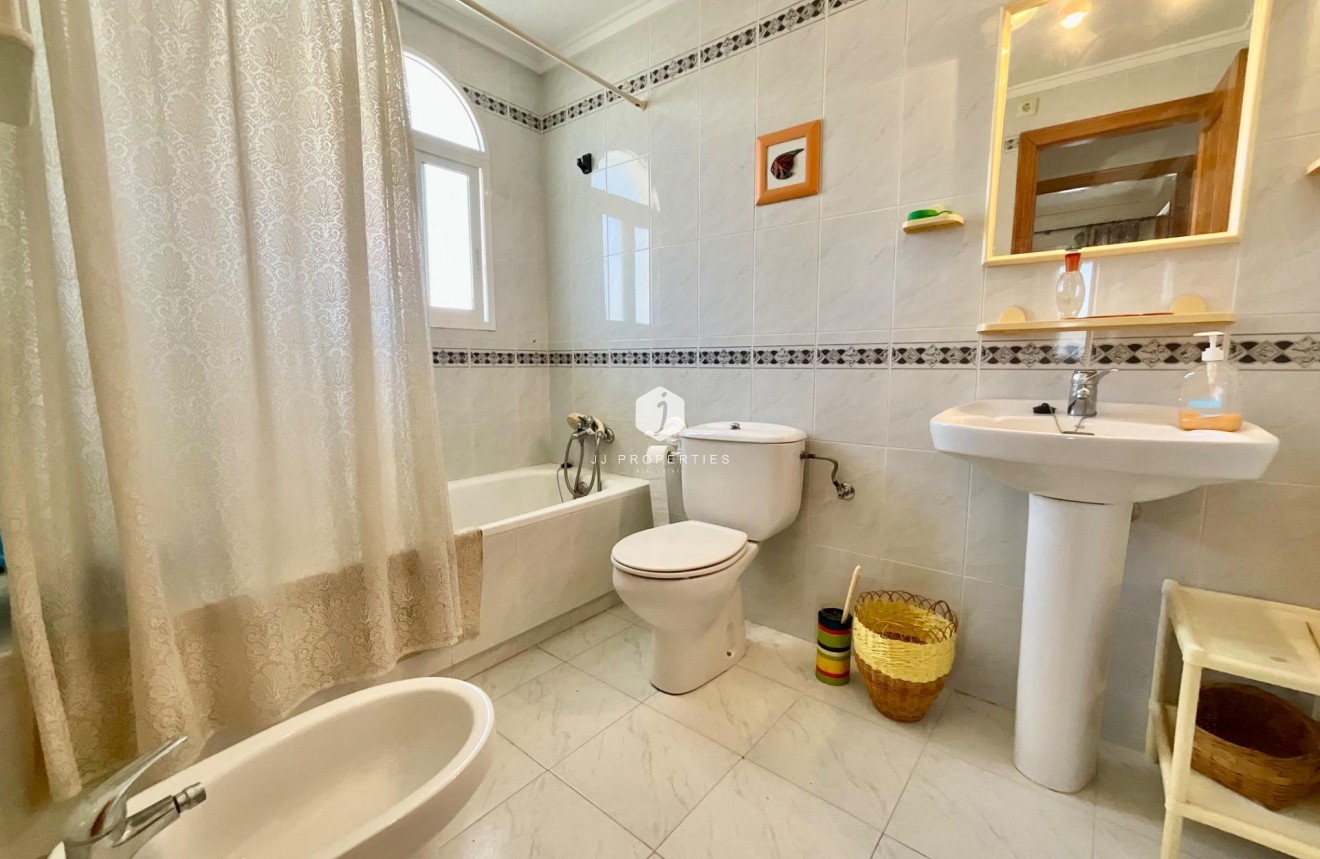 Resale - Apartment / flat -
Torrevieja - La Mata