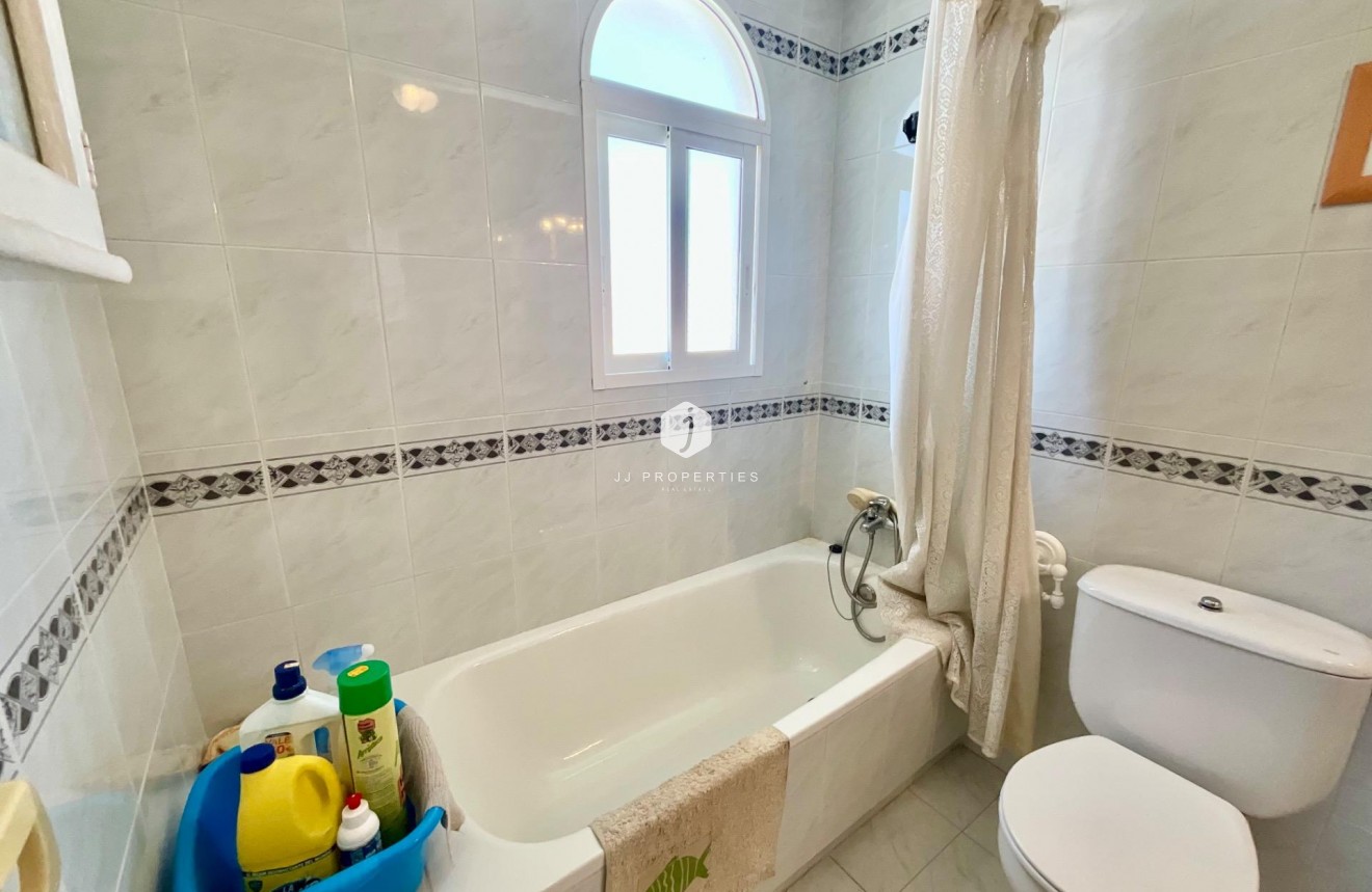 Resale - Apartment / flat -
Torrevieja - La Mata