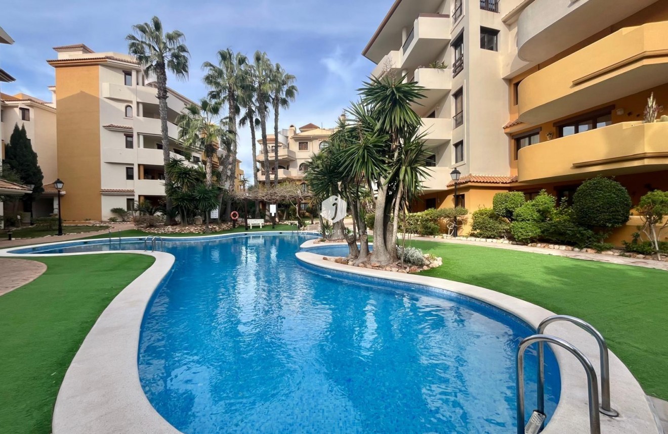 Resale - Bungalow -
Torrevieja - Punta prima