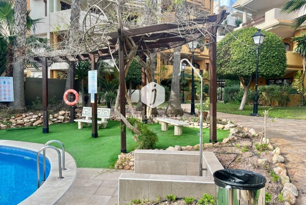 Resale - Bungalow -
Torrevieja - Punta prima