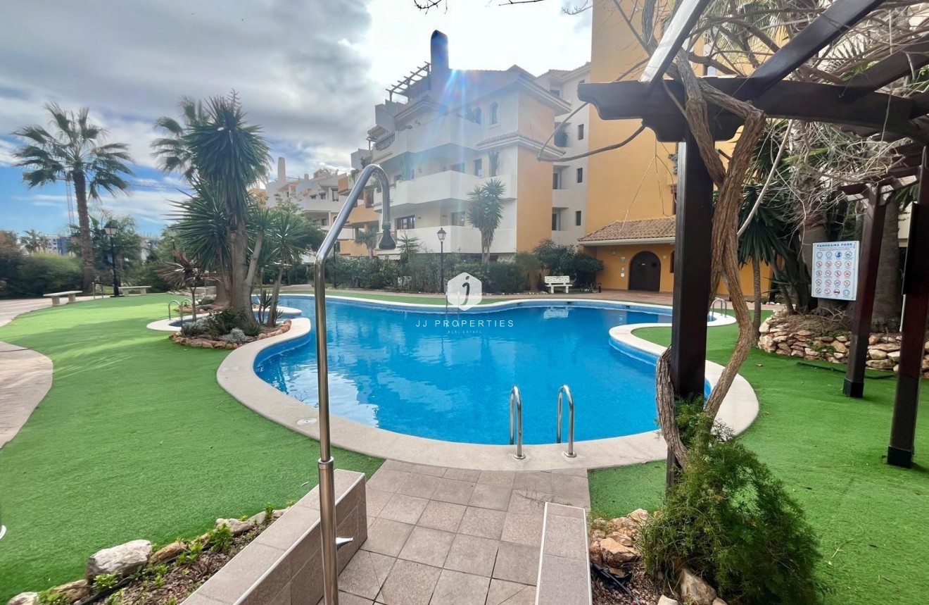 Resale - Bungalow -
Torrevieja - Punta prima