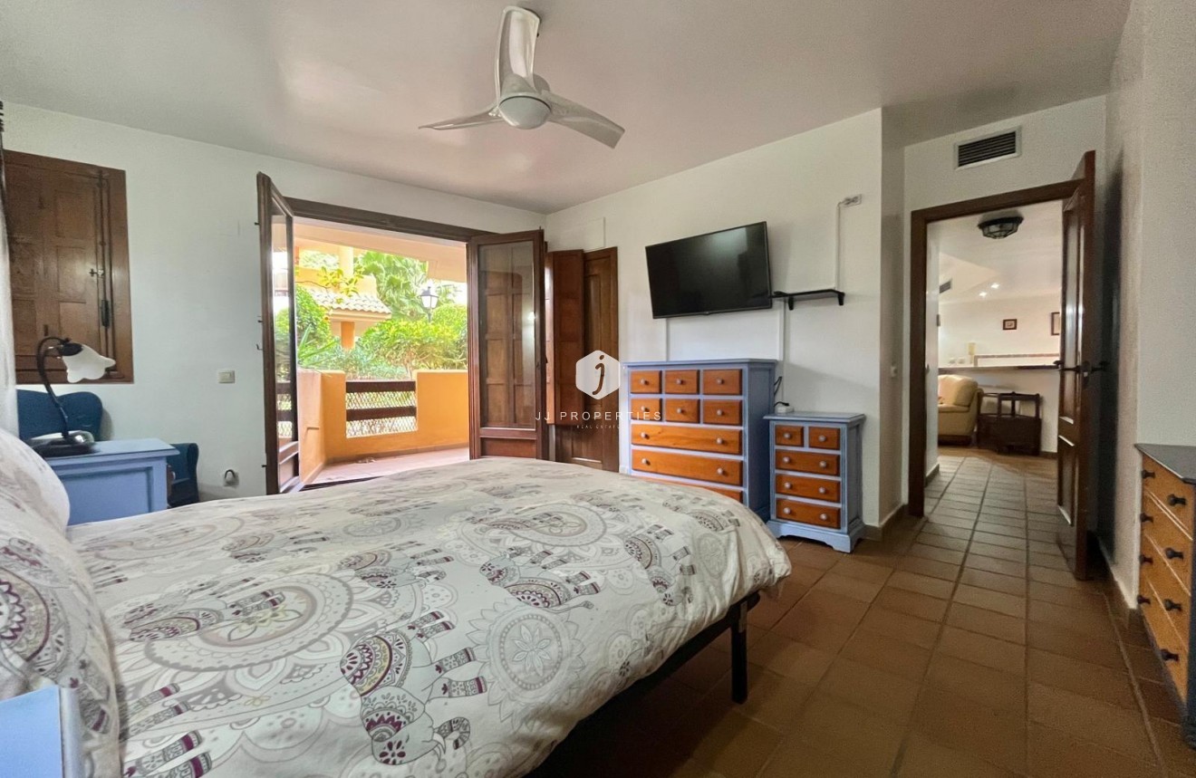 Resale - Bungalow -
Torrevieja - Punta prima