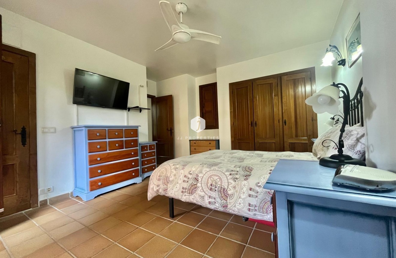 Resale - Bungalow -
Torrevieja - Punta prima