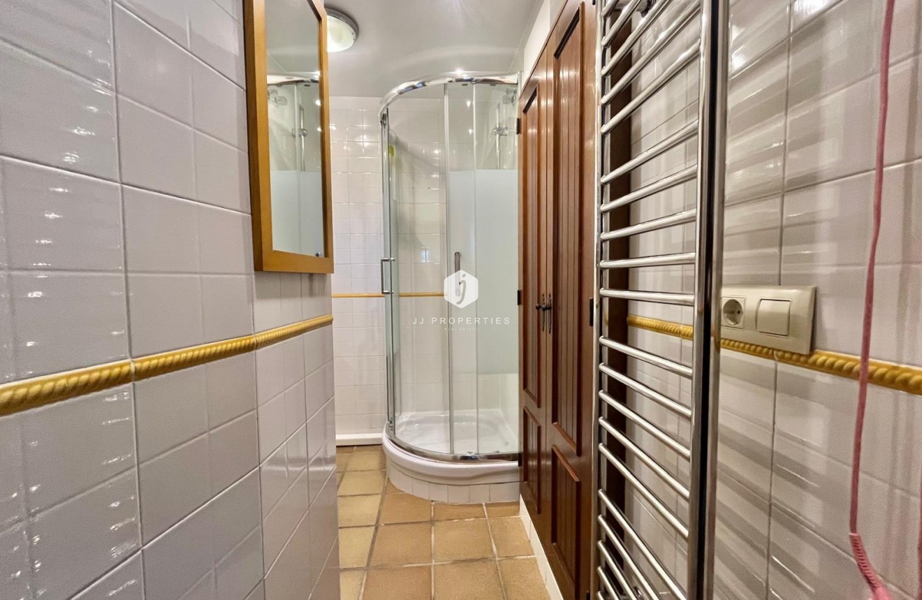 Resale - Bungalow -
Torrevieja - Punta prima