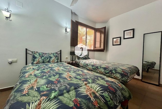 Resale - Bungalow -
Torrevieja - Punta prima