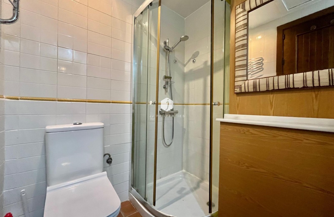 Resale - Bungalow -
Torrevieja - Punta prima