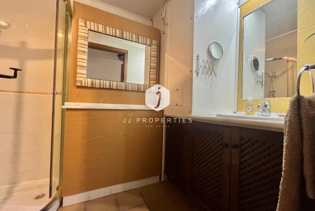 Resale - Bungalow -
Torrevieja - Punta prima