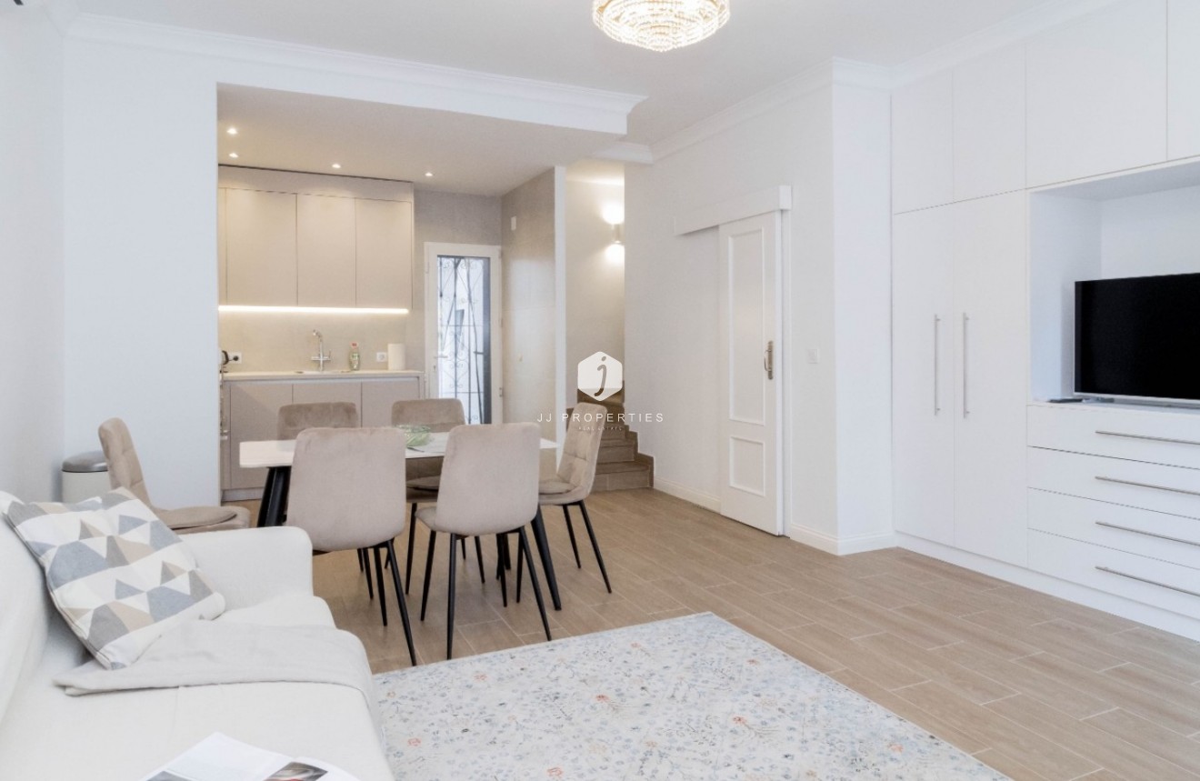 Resale - Chalet -
Orihuela Costa - Costa Blanca