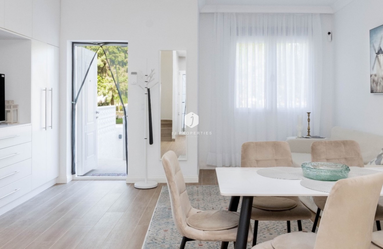 Resale - Chalet -
Orihuela Costa - Costa Blanca