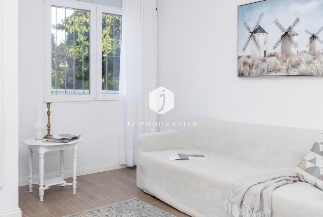 Resale - Chalet -
Orihuela Costa - Costa Blanca