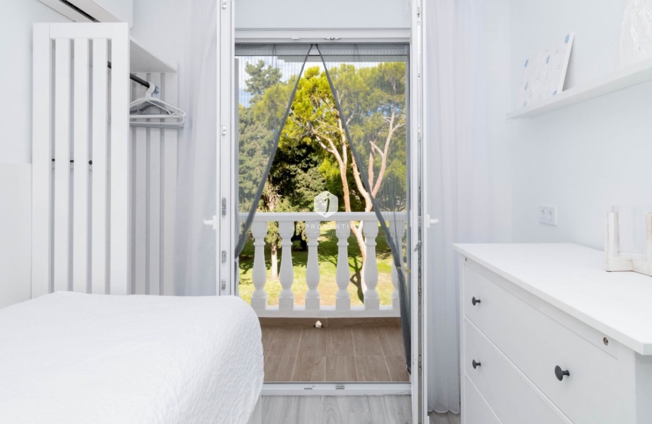 Resale - Chalet -
Orihuela Costa - Costa Blanca