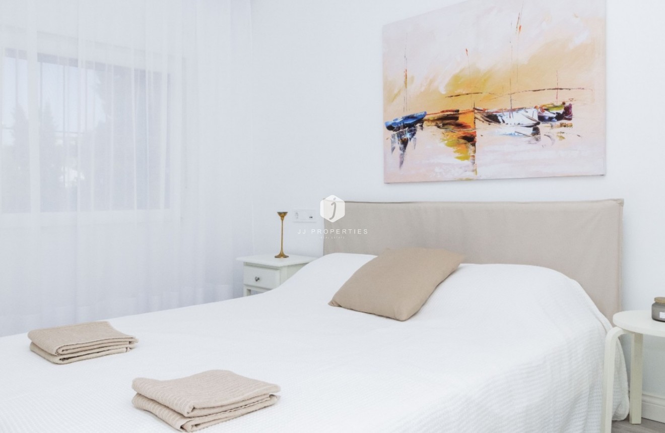 Resale - Chalet -
Orihuela Costa - Costa Blanca