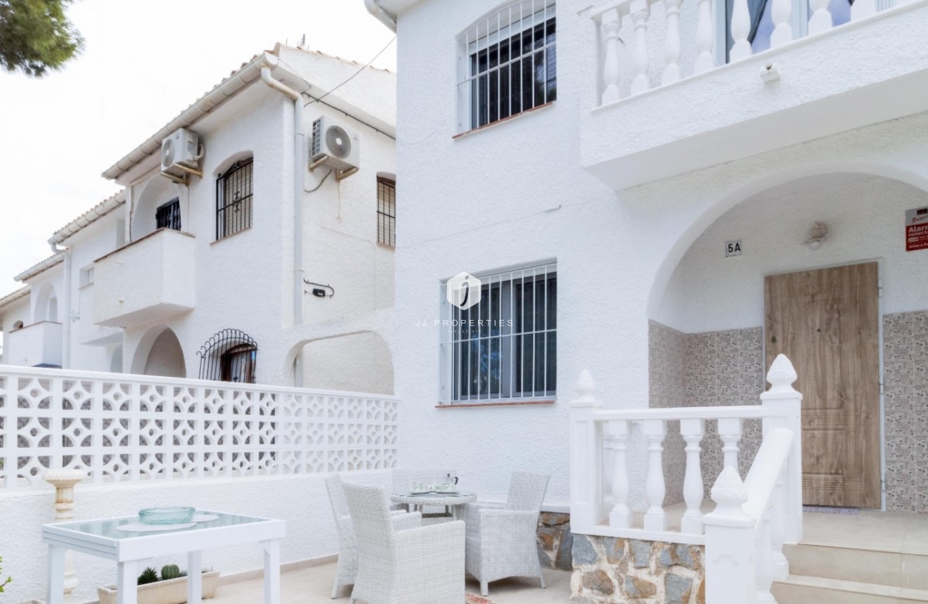 Resale - Chalet -
Orihuela Costa - Costa Blanca