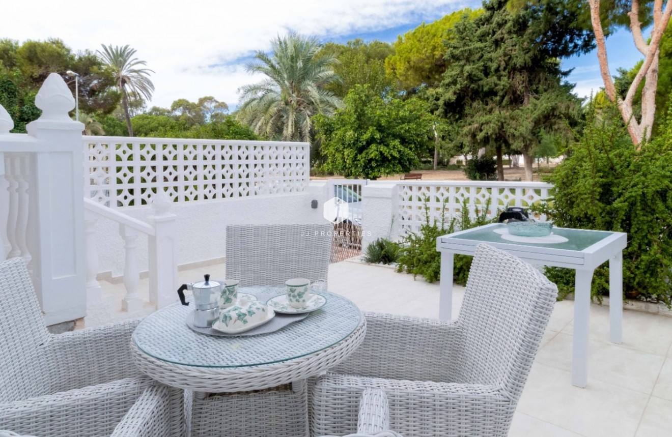 Resale - Chalet -
Orihuela Costa - Costa Blanca