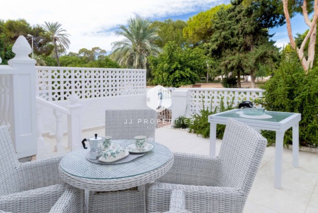 Resale - Chalet -
Orihuela Costa - Costa Blanca