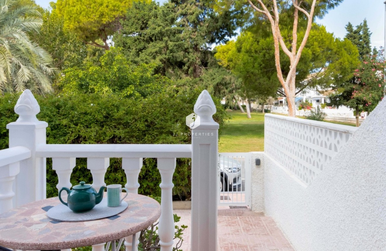 Resale - Chalet -
Orihuela Costa - Costa Blanca