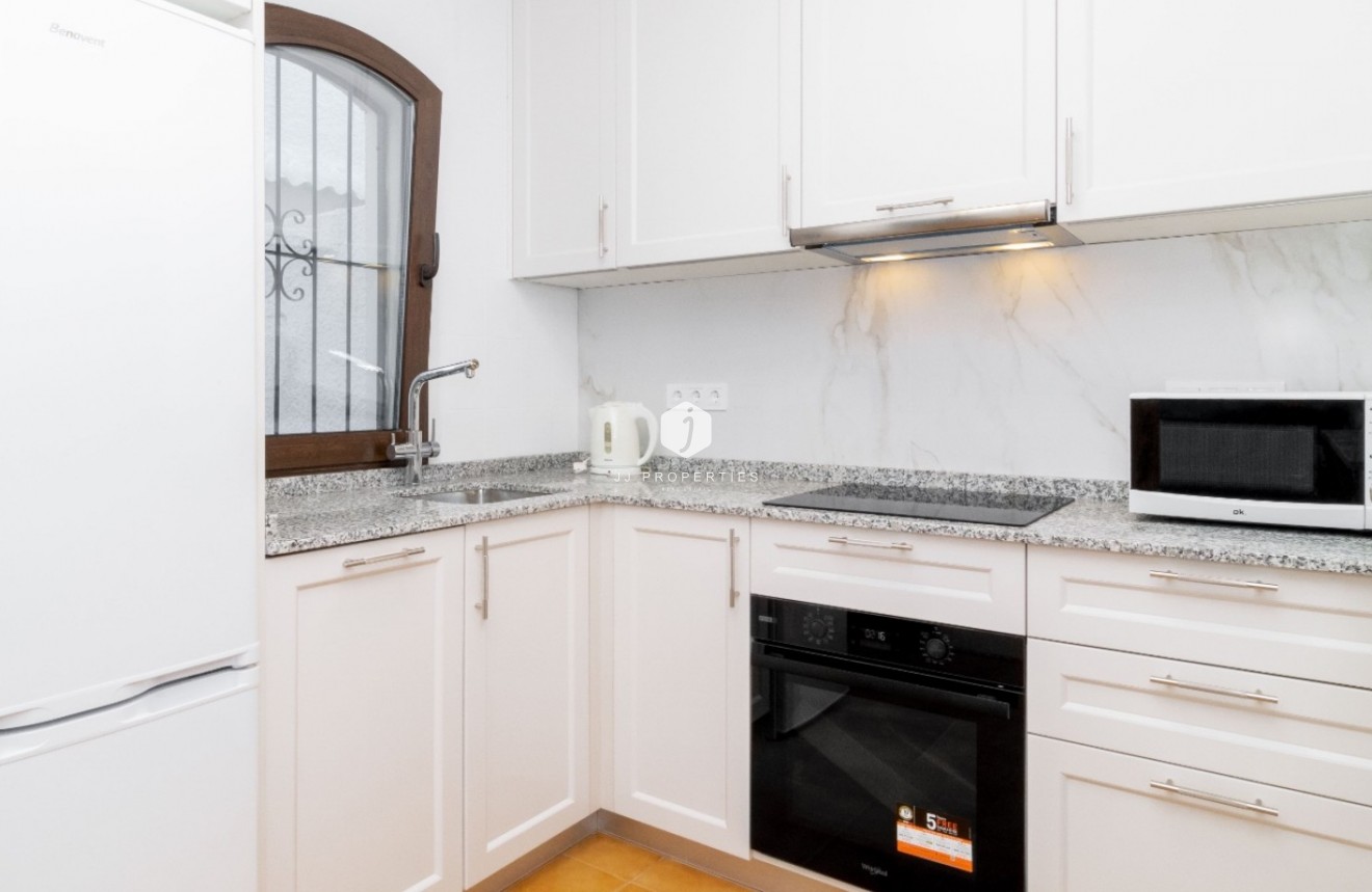 Resale - Chalet -
Orihuela Costa - Costa Blanca