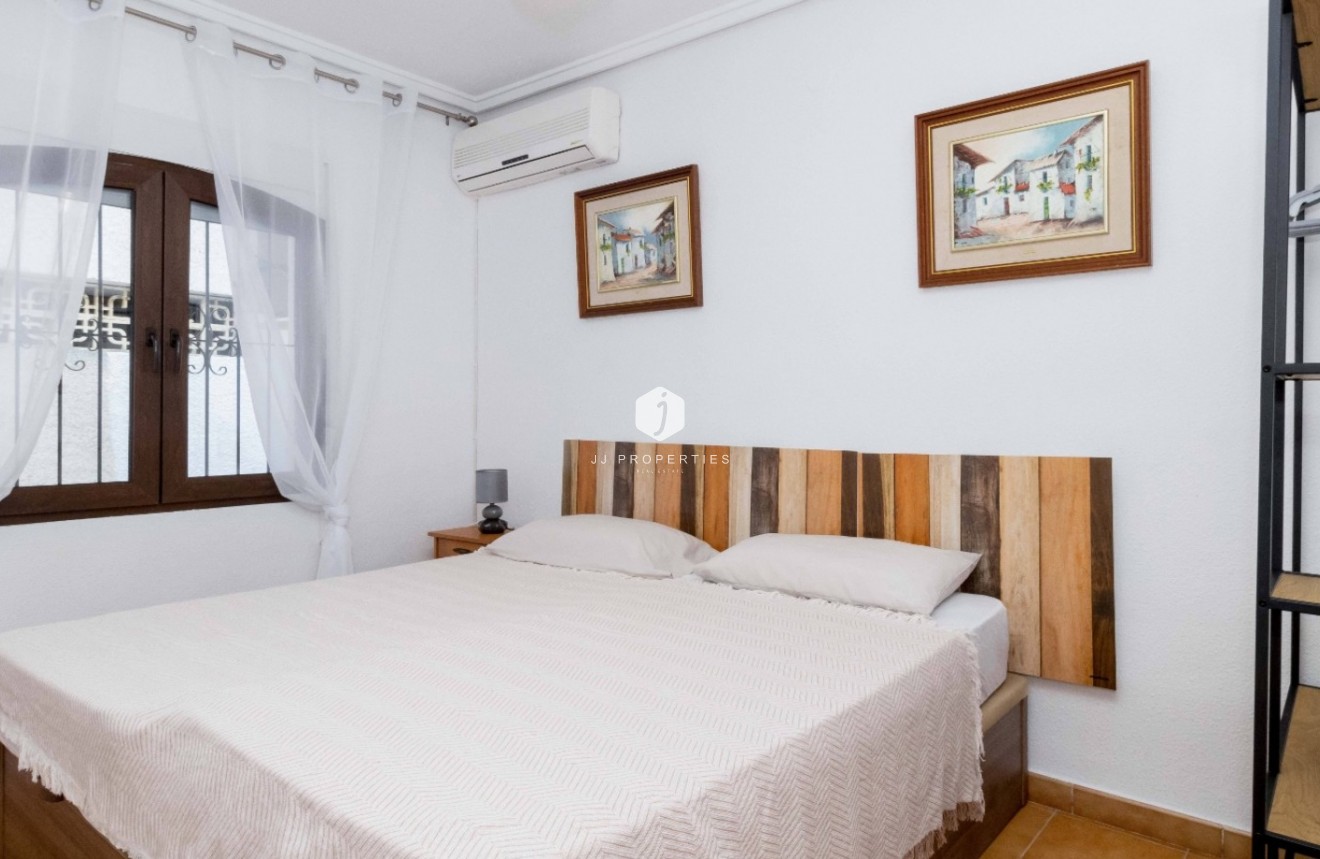 Resale - Chalet -
Orihuela Costa - Costa Blanca