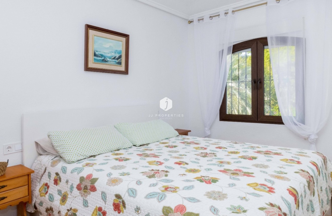 Resale - Chalet -
Orihuela Costa - Costa Blanca