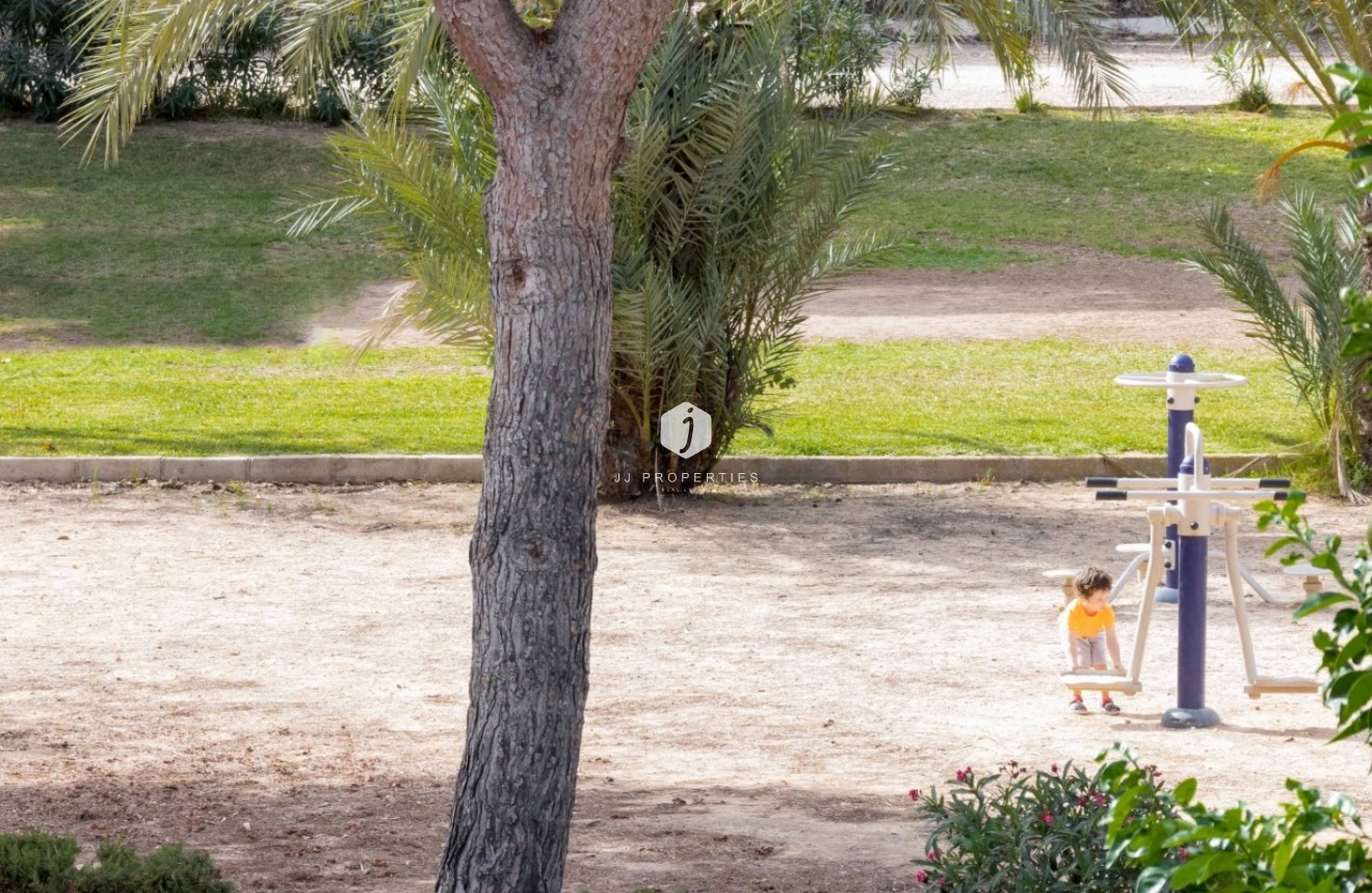 Resale - Chalet -
Orihuela Costa - Costa Blanca