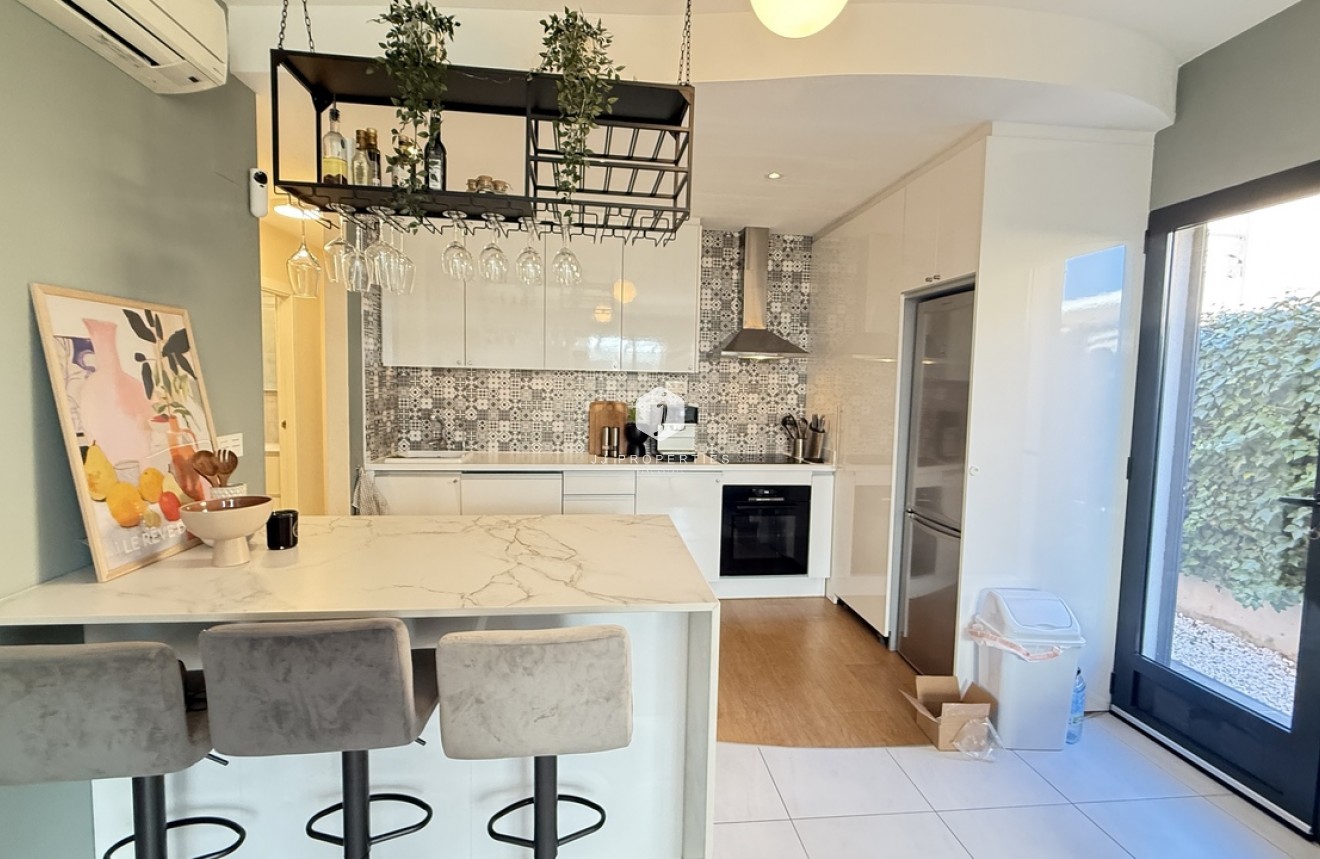 Resale - Villa -
La Zenia - Costa Blanca