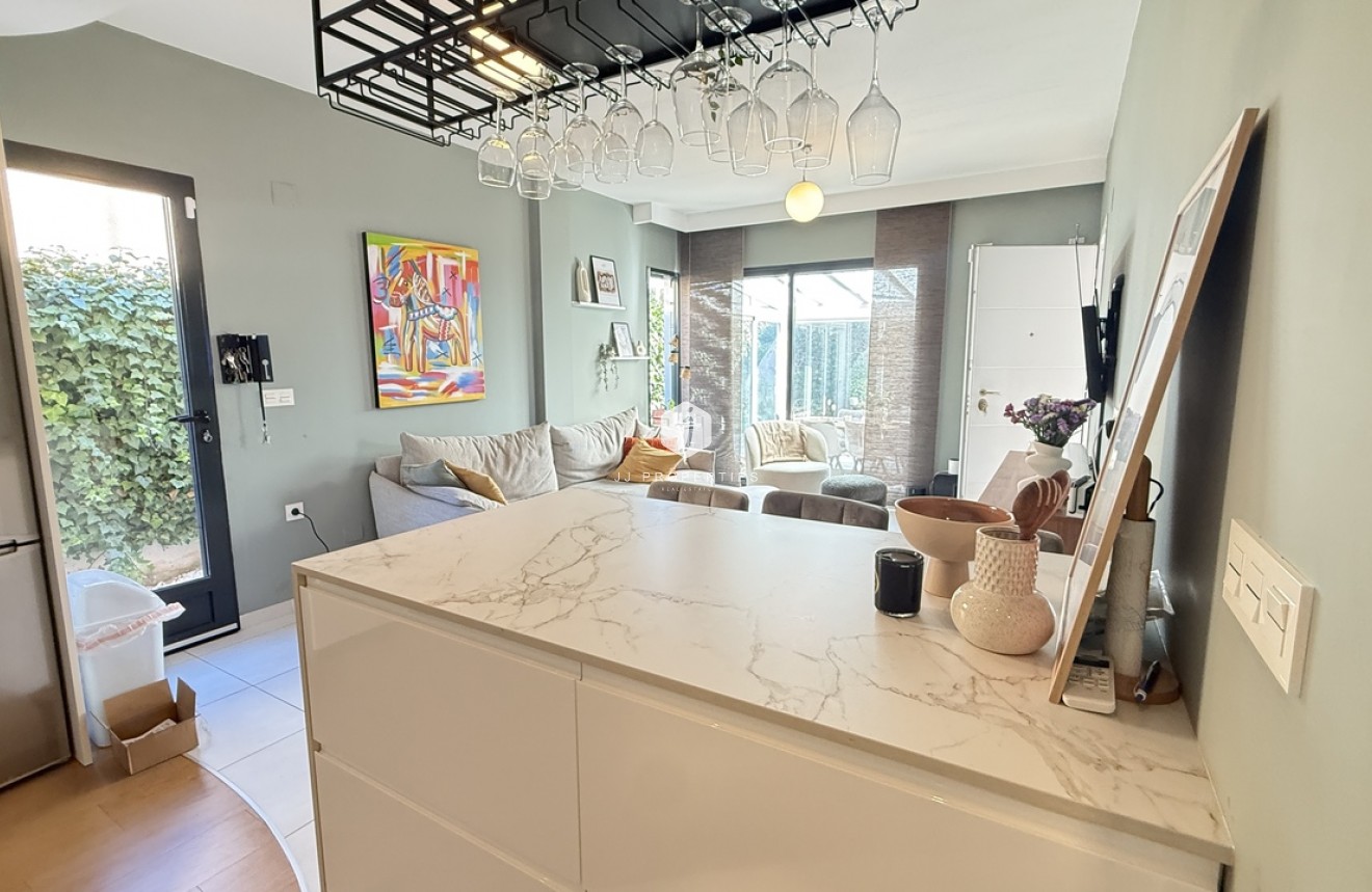 Resale - Villa -
La Zenia - Costa Blanca