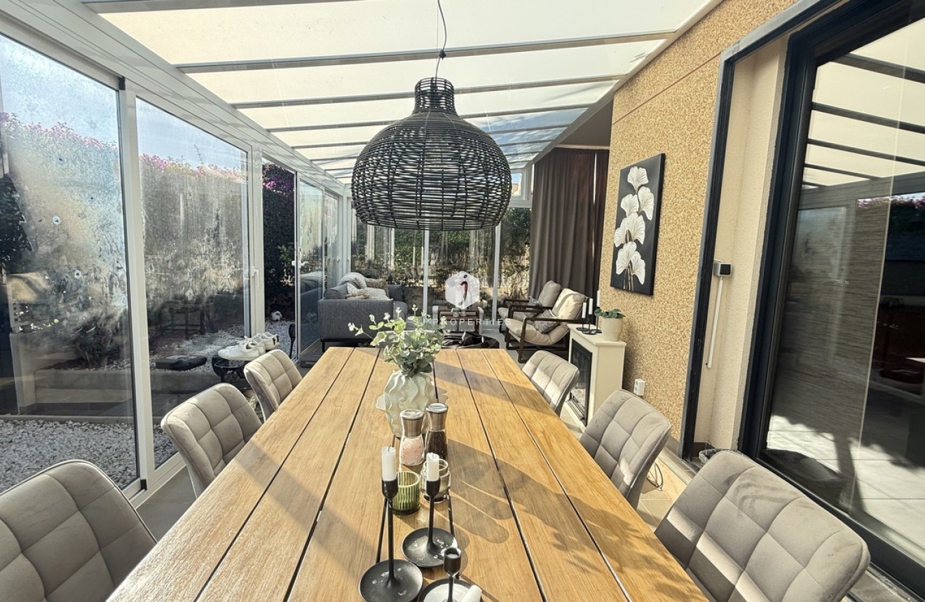 Resale - Villa -
La Zenia - Costa Blanca