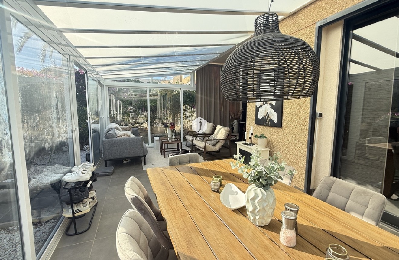 Resale - Villa -
La Zenia - Costa Blanca