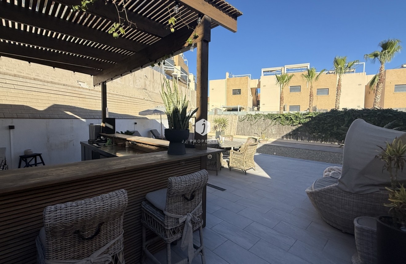 Resale - Villa -
La Zenia - Costa Blanca
