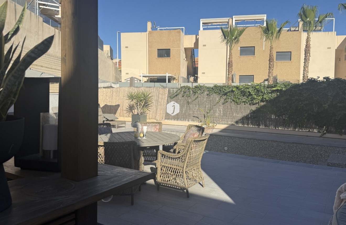 Resale - Villa -
La Zenia - Costa Blanca