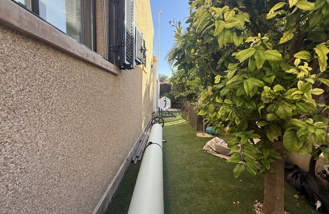 Resale - Villa -
La Zenia - Costa Blanca