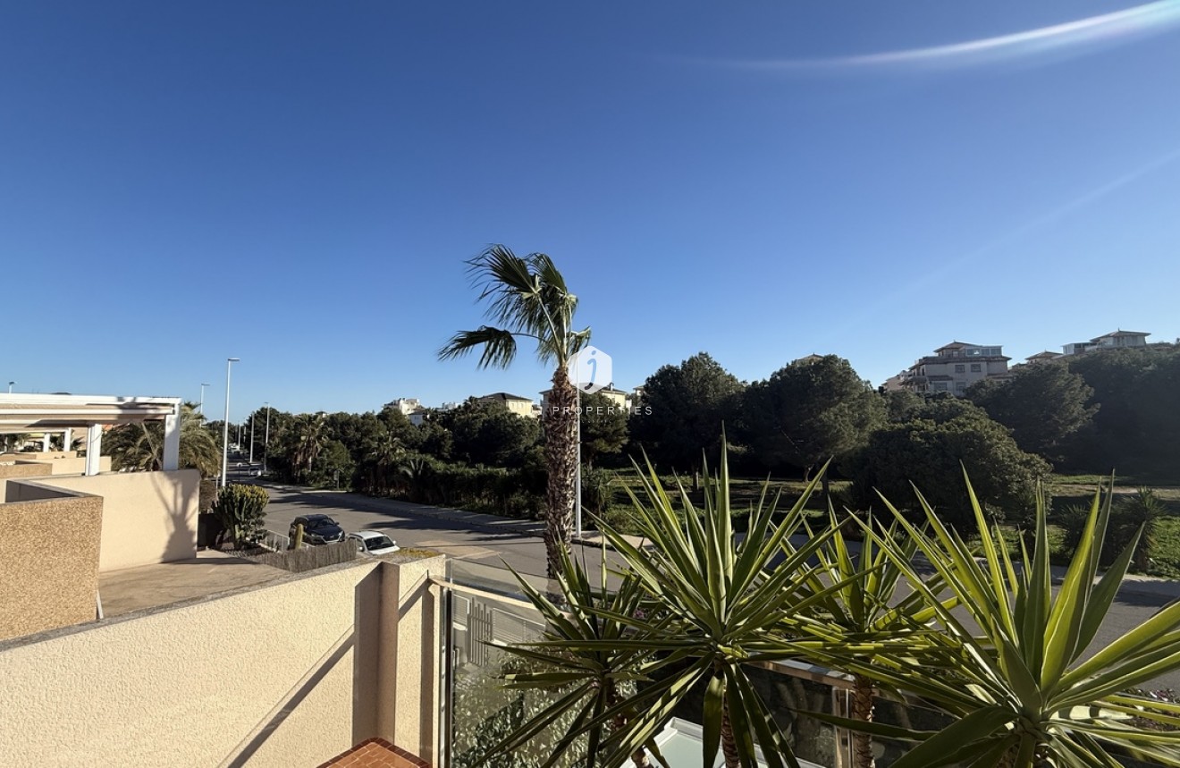 Resale - Villa -
La Zenia - Costa Blanca