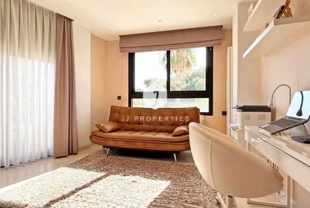 Resale - Villa -
Orihuela Costa - Costa Blanca