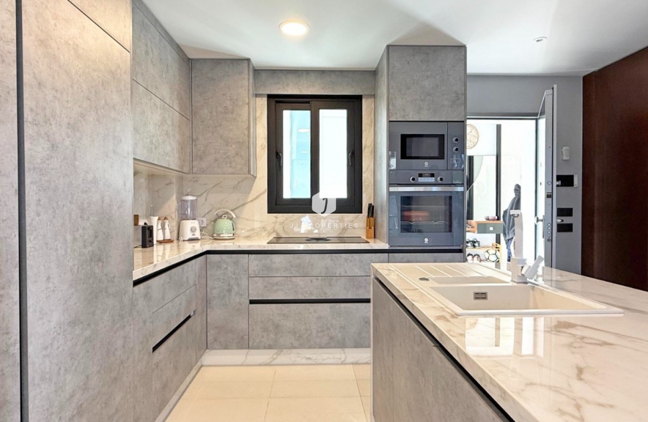 Resale - Villa -
Orihuela Costa - Costa Blanca