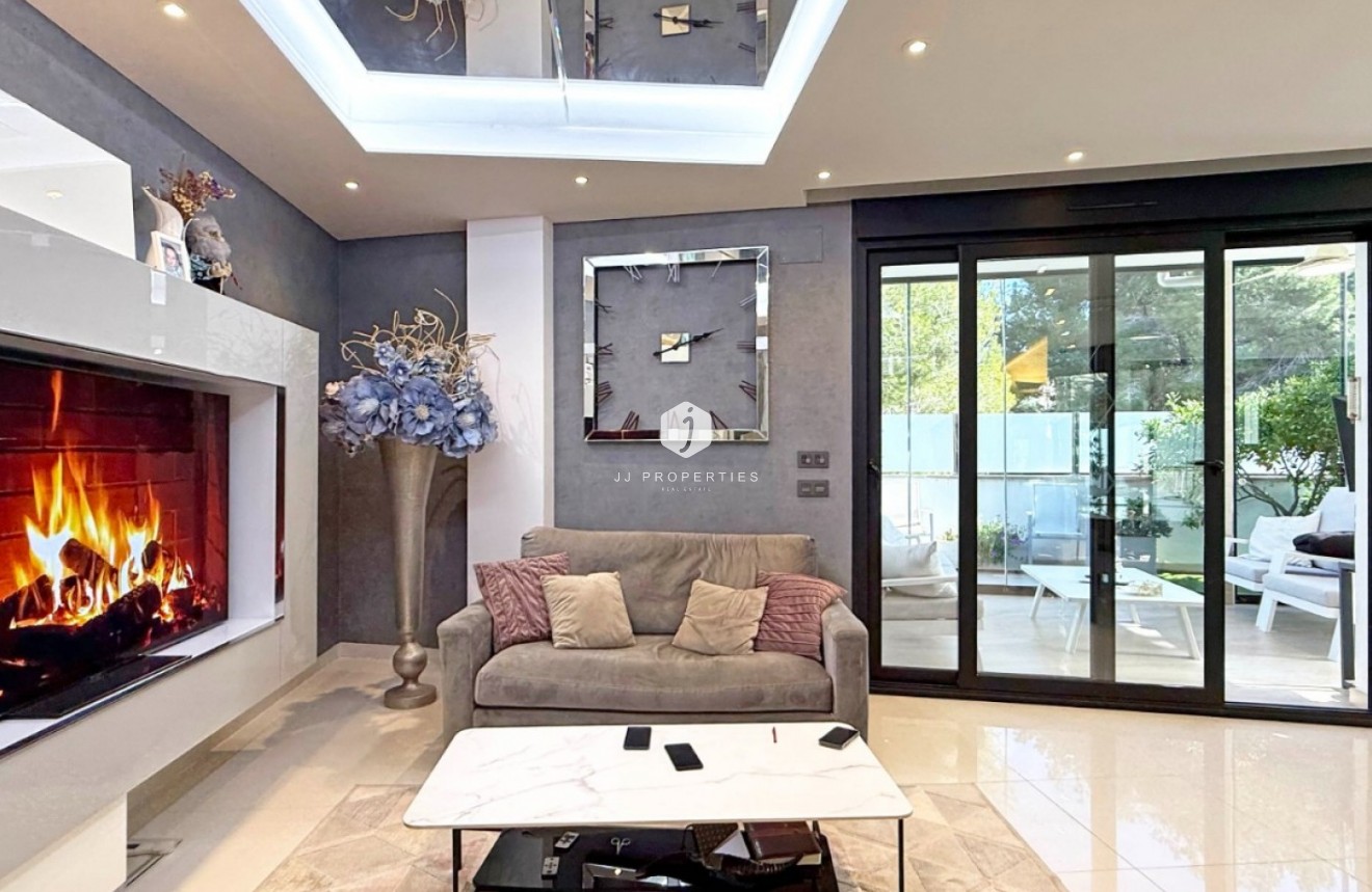 Resale - Villa -
Orihuela Costa - Costa Blanca