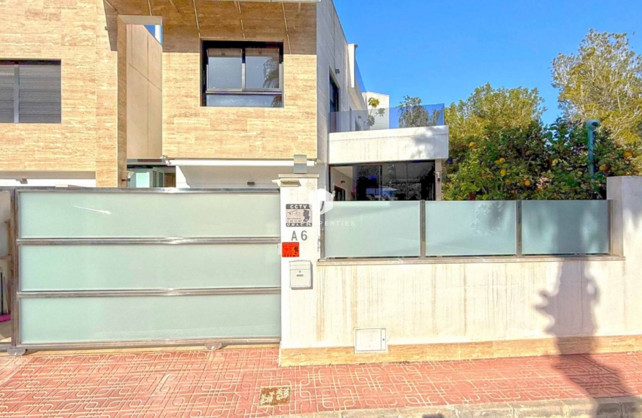 Resale - Villa -
Orihuela Costa - Costa Blanca